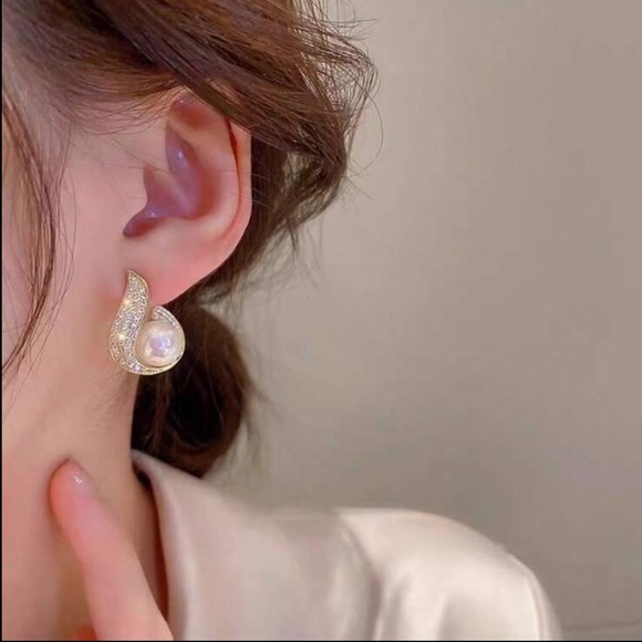 Cubic Zirconia Pearl Earrings - Picture 5 of 8